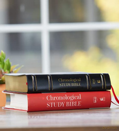 NKJV, Chronological Study Bible, Leathersoft, Black, Comfort Print: Holy Bible, New King James Version [KSIĄŻKA]