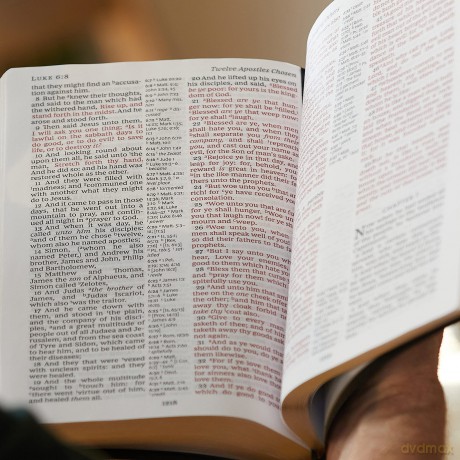 NKJV, Giant Print Center-Column Reference Bible, Verse Art Cover Collection, Genuine Leather, Brown, Thumb Indexed, Red Letter, Comfort Print: Holy Bible, New King James Version [KSIĄŻKA]