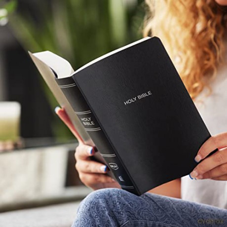 NKJV, Gift and Award Bible, Leather-Look, Black, Red Letter, Comfort Print [KSIĄŻKA]