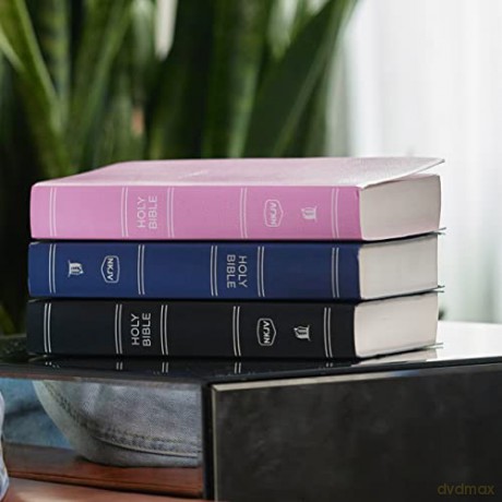 NKJV, Gift and Award Bible, Leather-Look, Black, Red Letter, Comfort Print [KSIĄŻKA]