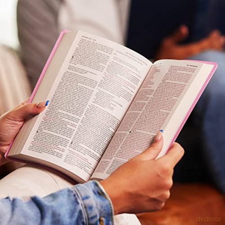 NKJV, Gift and Award Bible, Leather-Look, White, Red Letter, Comfort Print: Holy Bible, New King James Version [KSIĄŻKA]