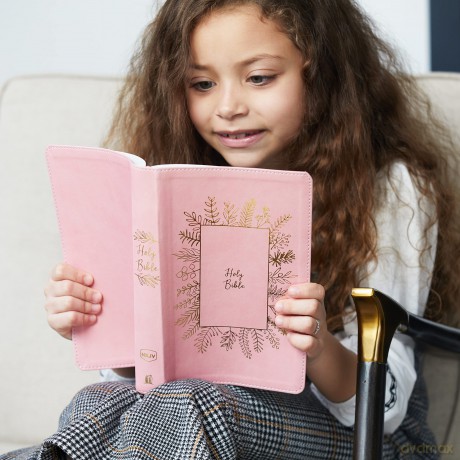 NKJV, Holy Bible for Kids, Verse Art Cover Collection, Leathersoft, Purple, Comfort Print: Holy Bible, New King James Version - Thomas Nelson [KSIĄŻKA]