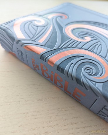 NLT Hands-On Bible, Third Edition (Leatherlike, Periwinkle Pink Waves): Nlt Hands-on Bible - Leatherlike, Periwinkle Pink Waves: New Living Translation, Periwinkle Pink Waves, Leatherlike [KSIĄŻKA]