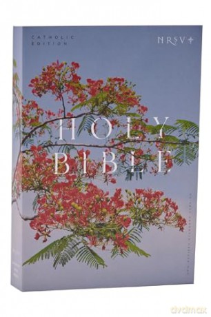 NRSV Catholic Edition Bible, Royal Poinciana Paperback (Global Cover Series): Holy Bible - Catholic Bible Press [KSIĄŻKA]