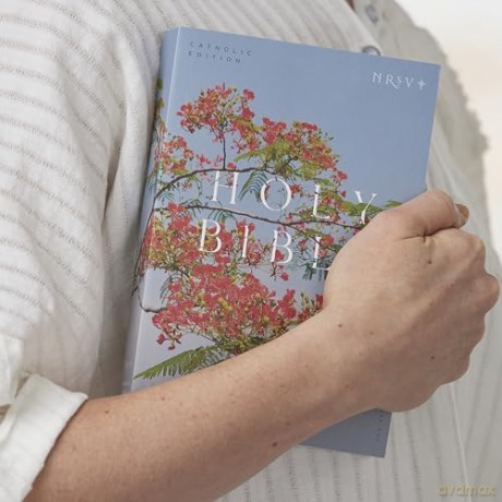 NRSV Catholic Edition Bible, Royal Poinciana Paperback (Global Cover Series): Holy Bible - Catholic Bible Press [KSIĄŻKA]