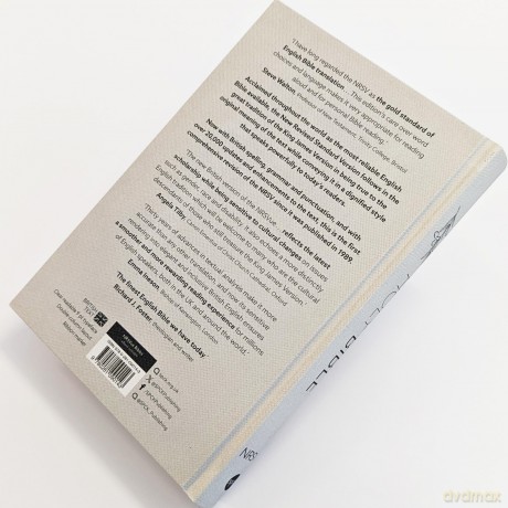 NRSVue Holy Bible: New Revised Standard Version Updated Edition: British Text in Durable Hardback Binding [KSIĄŻKA]