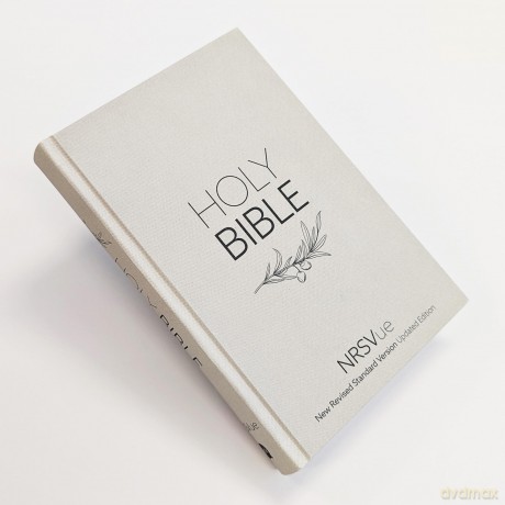 NRSVue Holy Bible: New Revised Standard Version Updated Edition: British Text in Durable Hardback Binding [KSIĄŻKA]