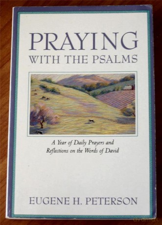 Praying with the Psalms: A Year of Daily Prayers and Reflections on the Words of David - Eugene H. Peterson [KSIĄŻKA]
