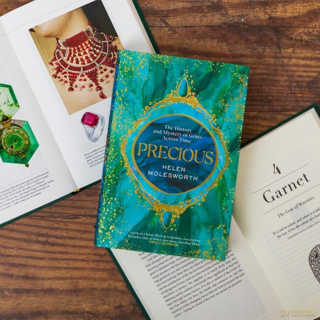 Precious: A fascinating history of the world's most treasured gemstones and who wore them by the renowned jewellery expert - Helen Molesworth [KSIĄŻKA]