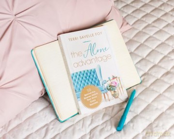 The Alone Advantage: 10 Behind-the-Scenes Habits That Drive Crazy Success - Terri Savelle Foy [KSIĄŻKA]