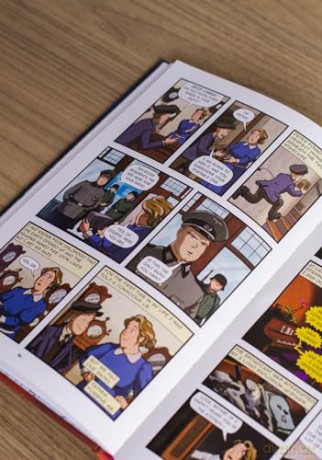 The Hiding Place: A Graphic Novel - Corrie Ten Boom [KSIĄŻKA]
