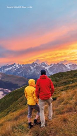 Trekking the Tour Des Combins: Two-Way Guide: 1:40k Mapping; 10 Different Itineraries: 5 (The Great Treks of the Alps): Two-Way Trekking Guide with 1:40k Mapping and 10 Different Itineraries - Andrew Mccluggage [KSIĄŻKA]