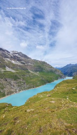 Trekking the Tour Des Combins: Two-Way Guide: 1:40k Mapping; 10 Different Itineraries: 5 (The Great Treks of the Alps): Two-Way Trekking Guide with 1:40k Mapping and 10 Different Itineraries - Andrew Mccluggage [KSIĄŻKA]