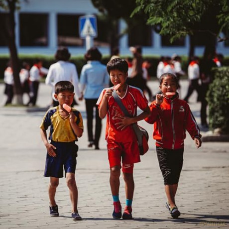 Waiting for the Rainbow: Ten Years in North Korea - Xiomara Bender [KSIĄŻKA]