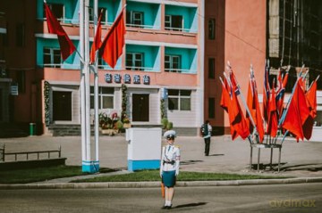 Waiting for the Rainbow: Ten Years in North Korea - Xiomara Bender [KSIĄŻKA]