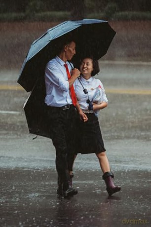 Waiting for the Rainbow: Ten Years in North Korea - Xiomara Bender [KSIĄŻKA]