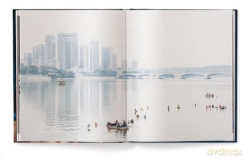 Waiting for the Rainbow: Ten Years in North Korea - Xiomara Bender [KSIĄŻKA]