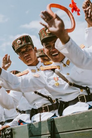Waiting for the Rainbow: Ten Years in North Korea - Xiomara Bender [KSIĄŻKA]