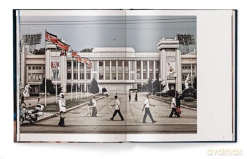 Waiting for the Rainbow: Ten Years in North Korea - Xiomara Bender [KSIĄŻKA]