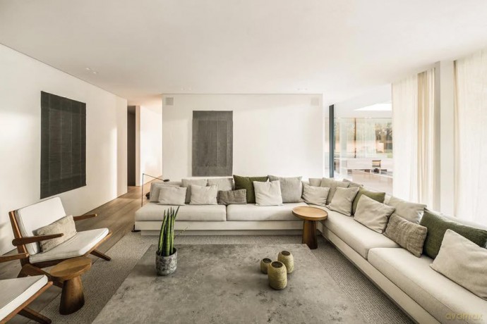 World's Best: 50 Interiors from Around the Globe [KSIĄŻKA]
