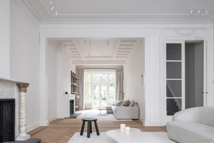 World's Best: 50 Interiors from Around the Globe [KSIĄŻKA]