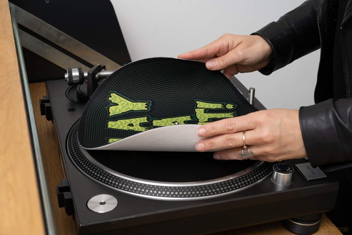 Music Protection: Slipmat - Play - Rock On Wall [CD]