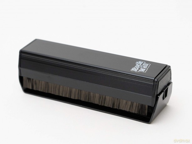Music Protection: Velvet/Carbon Combo Vinyl Record Brush Antistatic - Rock On Wall [CD]