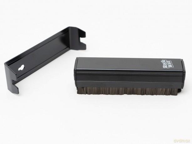 Music Protection: Velvet/Carbon Combo Vinyl Record Brush Antistatic - Rock On Wall [CD]