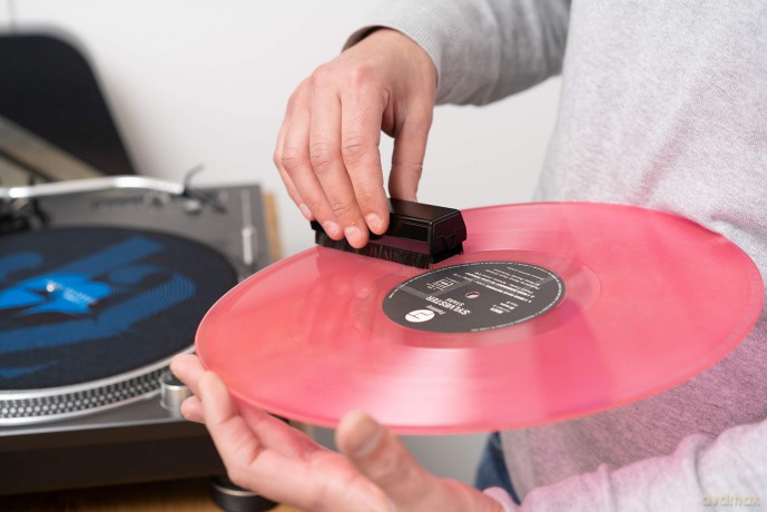 Music Protection: Velvet/Carbon Combo Vinyl Record Brush Antistatic - Rock On Wall [CD]