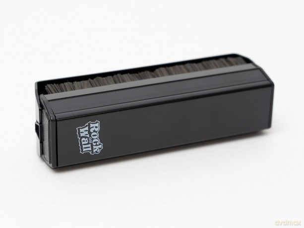 Music Protection: Velvet/Carbon Combo Vinyl Record Brush Antistatic - Rock On Wall [CD]