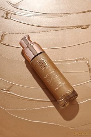 Brightening base for make-up Radiance Base 18 ml - Shade: Silk Bronze