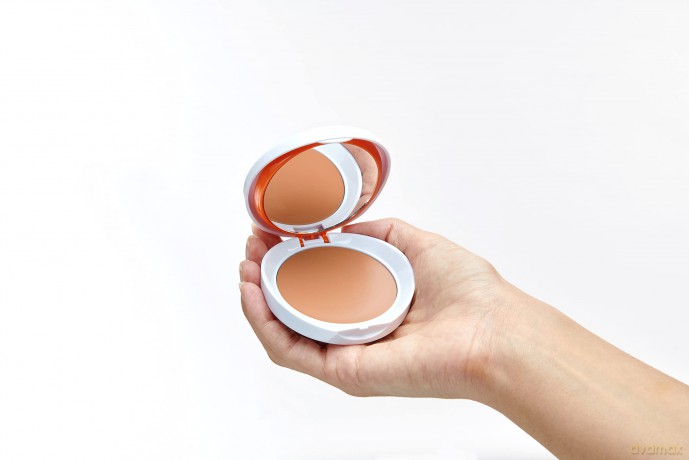 Compact Makeup SPF 50 Color Oil-Free Compact 10g - Shade: Brown