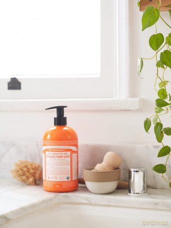 Dr. Bronner's Sugar Soap Flüssigseife Tea Tree 355 ml