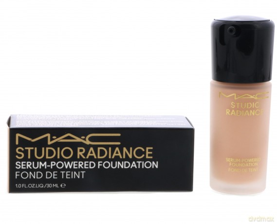 Hydrating make-up Studio Radiance Serum Powered Foundation 30 ml - Shade: NW13