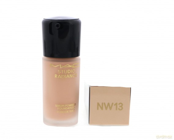 Hydrating make-up Studio Radiance Serum Powered Foundation 30 ml - Shade: NW13