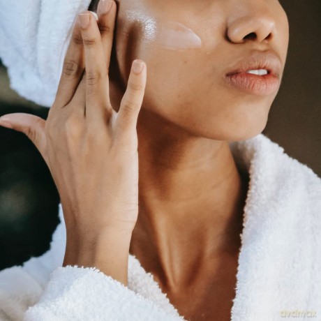 Institut Esthederm - Zellwasser - feuchtigkeitsspendendes Gel für Gesicht und Hals - spendet langanhaltende Feuchtigkeitspflege, ohne zu glänzen, Tube 40 ml