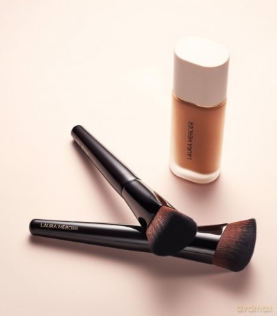 Laura Mercier Real Flawless Foundation Brush - Ultra-Soft Bristles