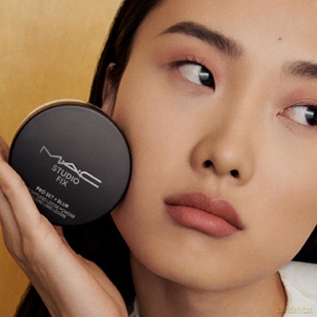 Loose powder Studio Fix Pro Set + Blur Weightless Loose Powder 6.5 g - Shade: Light