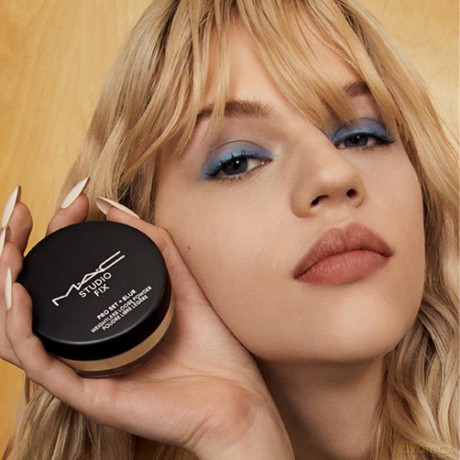 Loose powder Studio Fix Pro Set + Blur Weightless Loose Powder 6.5 g - Shade: Light