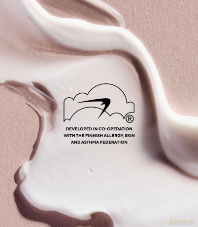 MÁDARA Organic Skincare | SOS+ SENSITIVE Moisturiser, 50ml - Leichte tägliche Feuchtigkeitspflege für empfindliche, zu Rötungen neigende Haut, Dermatologisch nachgewiesen, Rötungen zu beruhigen