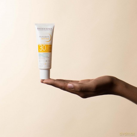Mattifying fluid for tanning SPF 30 Photoderm AKN Mat Mattifying Fluid 40 ml
