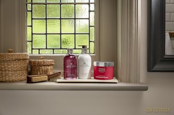 Molton Brown Fiery Pink Pepper verwöhnendes Körperpeeling, 275 g