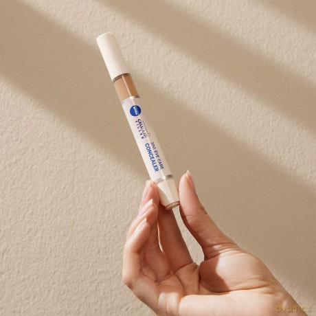 NIVEA Hyaluron Cellular Filler 3IN1 Augenpflege Concealer Mittel (4 ml), Anti-Age Concealer mit Hyaluron, Abdeckstift für Augenringe, Rötungen und Pickel