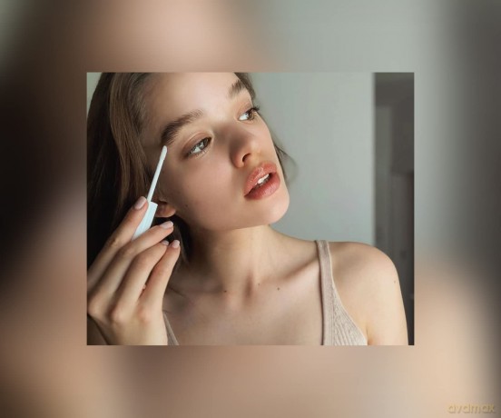 ORPHICA BROW Augenbrauen Serum 4 ml für Dichte, Starke und Volle Augenbrauen | Conditioner für sichtbares Wachstum | Booster Hair Growth Gel | Augenbrauen Farbe Verbesserung, Augenbrauenpflege