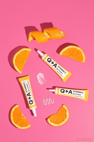 Q+A Augencreme mit Vitamin C, eine Kombination aus Vitamin C, Kirschextrakt und Glykogen, belebt empfindliche Haut und versorgt sie mit Feuchtigkeit und Antioxidantien, 15ml