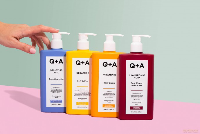 Q+A Hyaluronsäure Feuchtigkeitspflege nach dem Duschen, die Anwendung auf feuchter Haut entwickelt und ist eine hervorragende Lösung für die optimale Feuchtigkeitsversorgung der Haut, 250ml