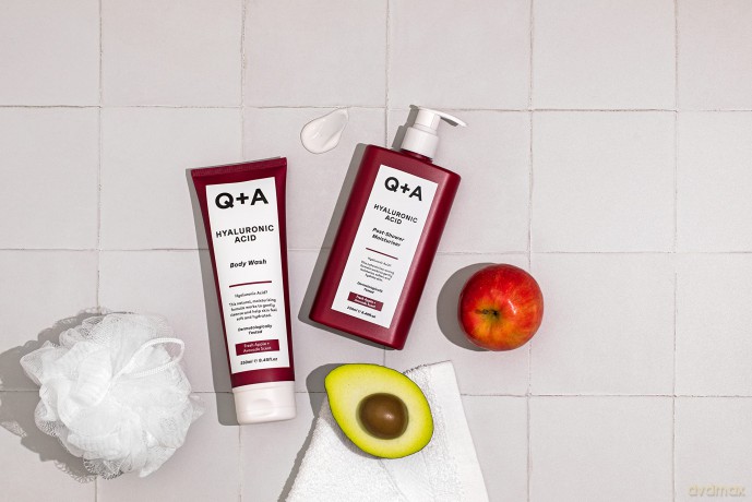 Q+A Hyaluronsäure Feuchtigkeitspflege nach dem Duschen, die Anwendung auf feuchter Haut entwickelt und ist eine hervorragende Lösung für die optimale Feuchtigkeitsversorgung der Haut, 250ml