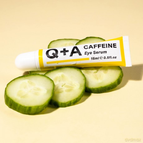 Q+A Koffein Augenserum. Ein Augenserum, das die Blutzirkulation anregt und Schwellungen unter den Augen verringert. 15 ml