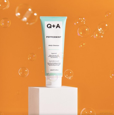Q+A Minze-Reinigungslotion für jeden Tag. Ein sanfter Gesichtsreiniger zur Belebung und Auffrischung Ihrer Haut. 125 ml