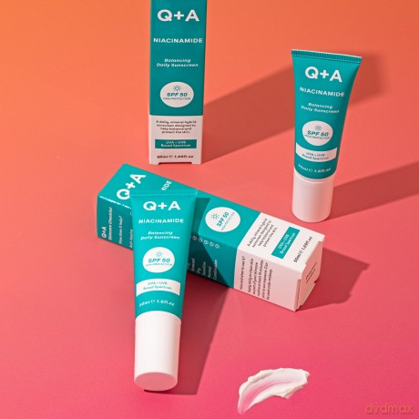 Q+A Niacinamide Täglicher Sonnenschutz LSF 50: Ultraleicht, Nicht-Fettend, Breitspektrum-UVA/UVB-Schutz, Ölkontrolle, Porenverfeinernd, Feuchtigkeitsspendend, 90% Natürliche Inhaltsstoffe, 50ml